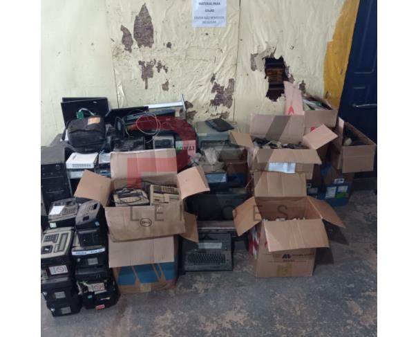 Foto de LOTE CONTENDO MATERIAL DE INFORMÁTICA E ELETROELETRÔNICOS, NO ESTADO EM QUE SE ENCONTRAM.