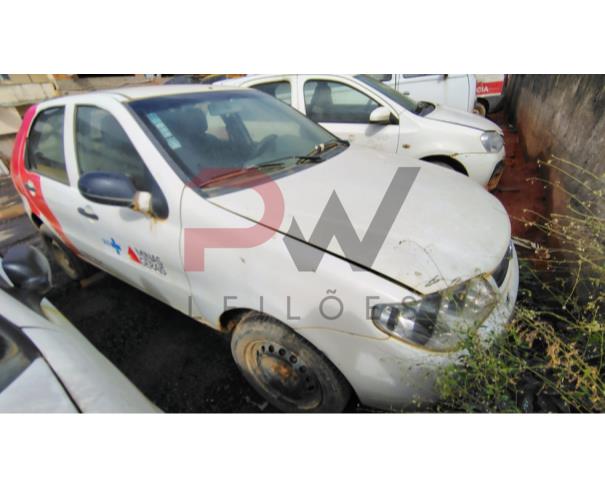 Foto de AUTOMOVEL FIAT/PALIO FIRE, 2015/2016,BRANCA, ALCOOL/GASOLINA, CHASSI:...71536, NO ESTADO EM QUE SE ENCONTRA.