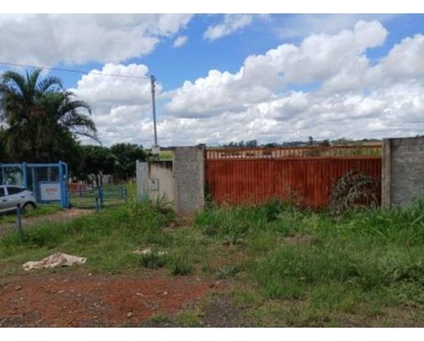 Foto de Lote nº 13, Quadra nº 06, situado na Rua Araxá, no loteamento denominado Distrito Industrial, Araxá/MG, com área de 1.721,00m², matriculado sob nº 19.534 no Registro de Imóveis de Araxá.