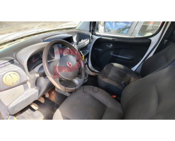 Foto de FIAT/DOBLO CARGO 1.4, ALCOOL/GASOLINA, BRANCA, 2012/2013, CHASSI: 9BD223153D2029282, RENAVAM: 488535620, NO ESTADO EM QUE SE ENCONTRA.