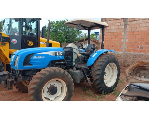 Foto de TRATOR LS PLUS 100, AZUL, 2016/2017,  DIESEL, NO ESTADO EM QUE SE ENCONTRA.