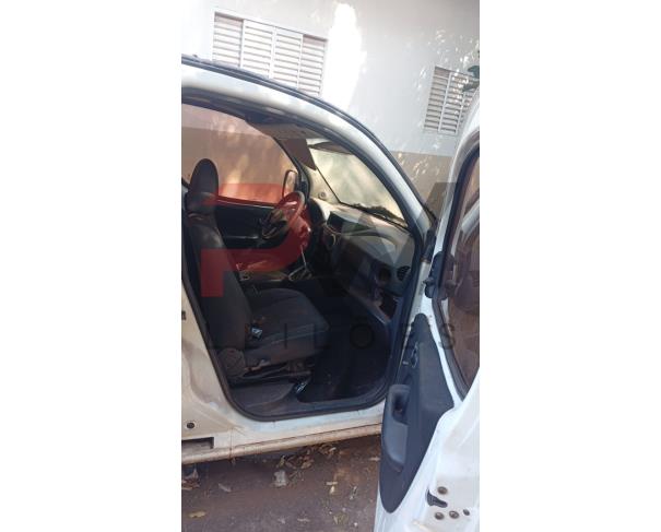 Foto de CAMINHONE FIAT/DOBLO AMBULANCIA, ALCOOL/GASOLINA, BRANCA, 2014/2014, CHASSI: ...38591, NO ESTADO EM QUE SE ENCONTRA.