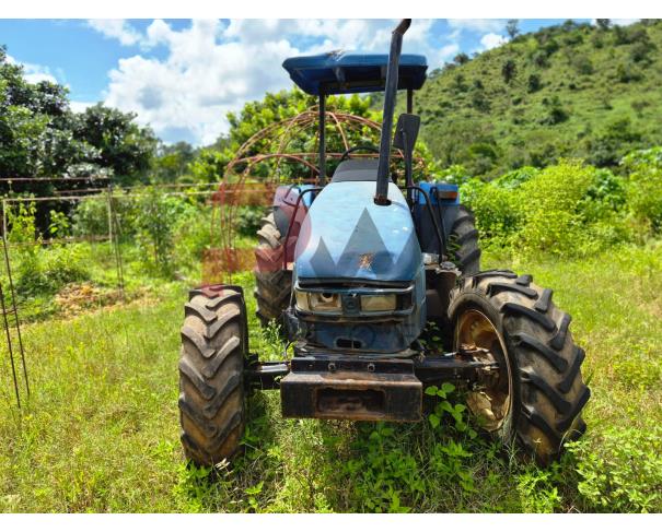 Foto de LOTE CONTENDO TRATOR NEW HOLLAND TT4030, AZUL, ANO: 2011, Nº DE SÉRIE: ZBCBB5539, NO ESTADO EM QUE SE ENCONTRA.
