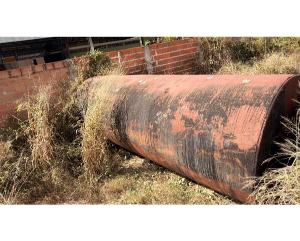 Foto de LOTE CONTENDO 03 TANQUES COM DIMENSÕES DE APROX. 5,10 x 1,90 x 1,80 | 6,10 x 1,80 | 5,45 x 1,90, NO ESTADO EM QUE SE ENCONTRA.