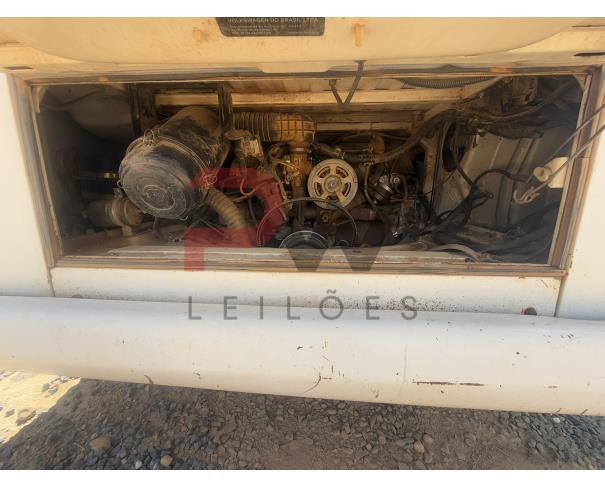 Foto de MICROONIB VW/KOMBI LOTACAO, ALCOOL, BRANCA, 2002/2003, CHASSI: ...06327, NO ESTADO EM QUE SE ENCONTRA.