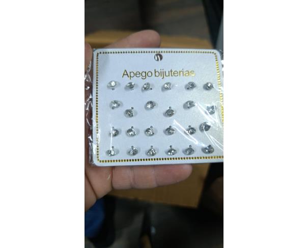 Foto de LOTE CONTENDO 3 MIL ITENS DE BIJUTERIAS, TAIS COMO BRINCOS, COLARES, BRACELETES E PIERCINGS, NO ESTADO EM QUE SE ENCONTRAM.