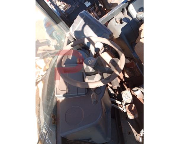 Foto de RETROESCAVADEIRA JCB, 4X4, ANO 2012,NUMEROS DE PLAQUETA 9B9214T74DBDT4524 - *S1N028445* - 441/00760/12/106587 – JCB2132524JCB – 448/57470/12/72425 – 450/44800/07/15113 – 03/2200, NO ESTADO EM QUE SE ENCONTRA. 