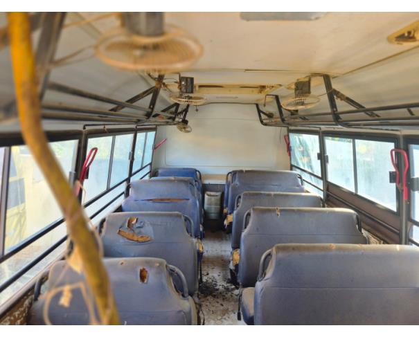 Foto de ONIBUS MARCOPOLO/VOLARE V8L ESC, DIESEL, AMARELA, 2010/2011, CHASSI: 93PB42G3PBC034175, RENAVAM: 00265090881, NO ESTADO EM QUE SE ENCONTRA.
