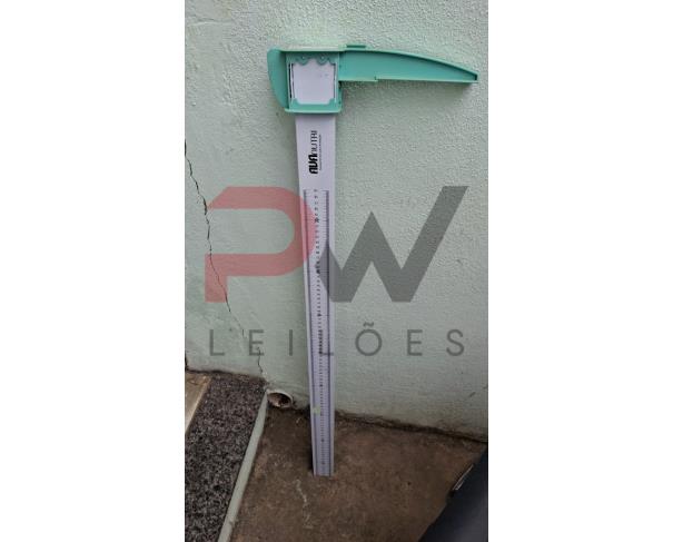 Foto de LOTE CONTENDO EQUIPAMENTOS ODONTOLÓGICOS E HOSPITALARES, TAIS COMO: MACAS, CADEIRA ODONTOLÓGICAS, RÉGUA ANTROPOMÉTRICA, ENTRE OUTROS, NO ESTADO EM QUE SE ENCONTRAM. 