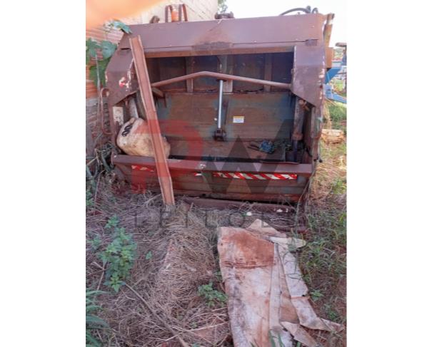 Foto de LOTE CONTENDO COMPACTADOR DE LIXO, MARCA CIMEL, CAMINHÃO ¾, ANO 2008, NO ESTADO EM QUE SE ENCONTRA.