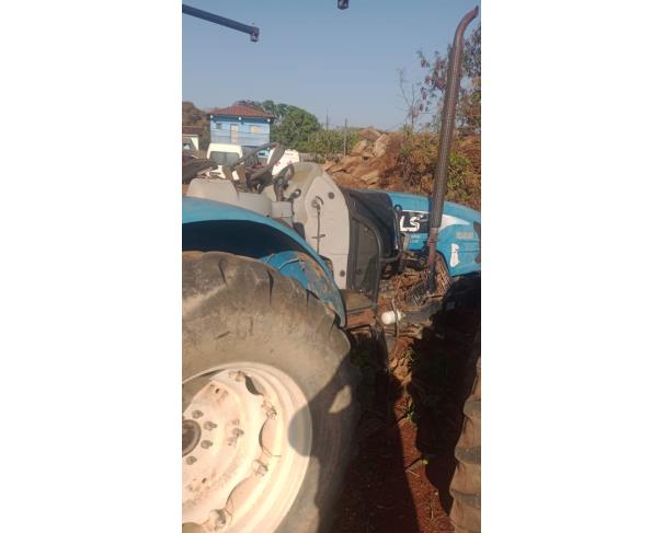 Foto de TRATOR AGRÍCOLA LS PLUS 80, 4X4, ANO 2015, SÉRIE: CML 1000001186, CHASSI: 9BLP08001FG000013, NO ESTADO EM QUE SE ENCONTRA.