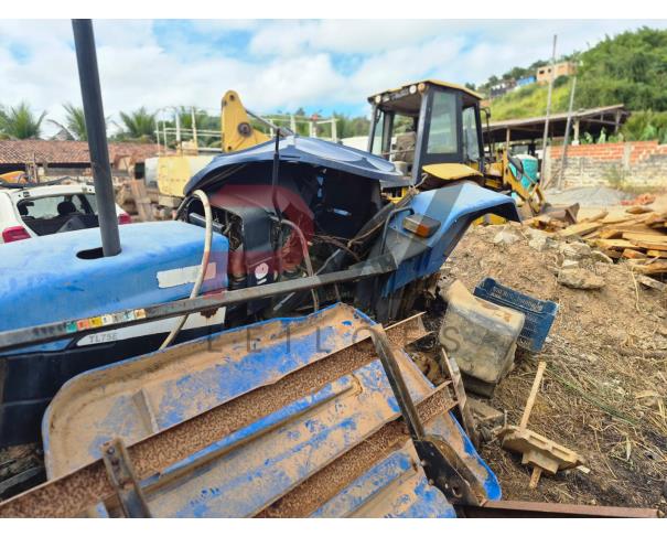 Foto de LOTE CONTENDO  TRATOR NEW HOLLAND DESMONTADO, NO ESTADO EM QUE SE ENCONTRA.