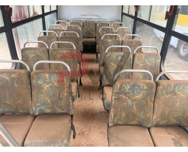 Foto de PAS/ONIBUS M.BENZ/INDUSCAR PICCOLO 25L, 2005/2005, BRANCA, PLACA HMG - 6916, RENAVAM: 00879252138, CHASSI: 9BM6881565B453985, NO ESTADO EM QUE SE ENCONTRA.