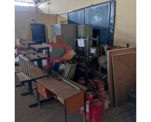 Foto de LOTE CONTENDO MOBILIÁRIOS DIVERSOS, NO ESTADO EM QUE SE ENCONTRAM. 