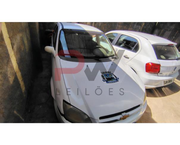 Foto de I/CHEVROLET CLASSIC LS, ALCOOL/GASOLINA, BRANCA, 2014/2015, CHASSI: 8AGSU19F0FR105635, RENAVAM: 1015215422, NO ESTADO EM QUE SE ENCONTRA.