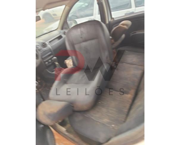 Foto de AUTOMOVEL RENAULT/SANDERO AUT1016V, ALCOOL/GASOLINA, BRANCA, 2013/2014, CHASSI: 93YBSR6RHEJ775633, RENAVAM: 00556618440, NO ESTADO EM QUE SE ENCONTRA. 