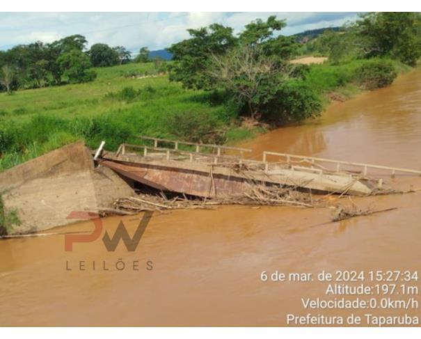 Foto de PONTE (COM VIGAS DE AÇO) , NO ESTADO EM QUE SE ENCONTRA. OBS: os custo da desmontagem da ponte por conta do arrematante. 