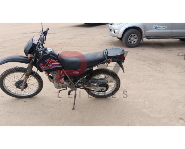 Foto de PAS/MOTOCICLETA HONDA/XRL 125 ES, GASOLINA, 2001/2001, PRETA, RENAVAM: 756936977, CHASSI: 9C2JD17201R008111, NO ESTADO EM QUE SE ENCONTRA.
