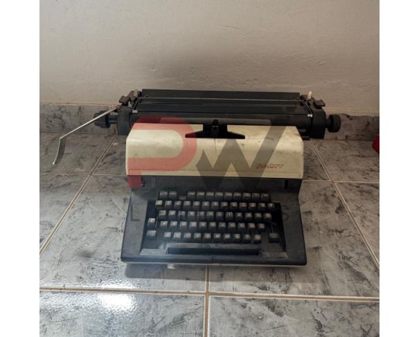 Foto de LOTE CONTENDO MAQUINA DE DATILOGRAFIA, NO ESTADO EM QUE SE ENCONTRAM.