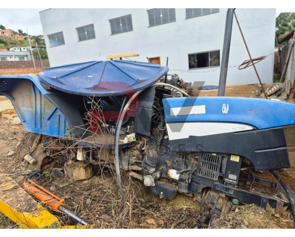 Foto de LOTE CONTENDO  TRATOR NEW HOLLAND DESMONTADO, NO ESTADO EM QUE SE ENCONTRA.