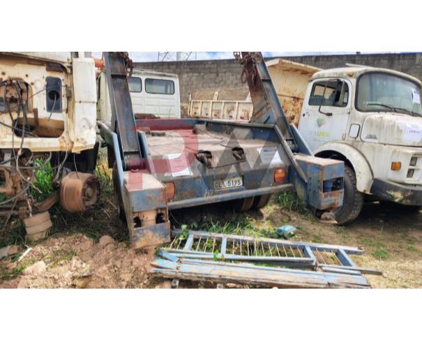 Foto de  CAMINHAO M.BENZ/1714, 1994/1994, DIESEL, BRANCA, CHASSI: 9BM682123RB014080, RENAVAM: 00625908155, NO ESTADO EM QUE SE ENCONTRA. ESTÁ COM IMPLEMENTO BROOK MONTADO NO CHASSIS.