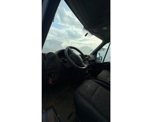 Foto de MICROONIB RENAULT/MASTER JM 16 L, DIESEL, BRANCA, 2021/2022, CHASSI: 93YMAF4XENJ796590, RENAVAM: 01253521074, NO ESTADO EM QUE SE ENCONTRA.