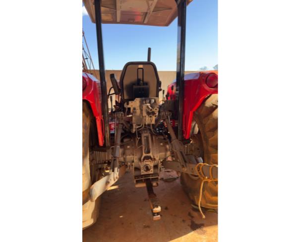 Foto de TRATOR MASSEY FERGUSON 4283, COR VERMELHA, ANO 2012, NO ESTADO EM QUE SE ENCONTRA.