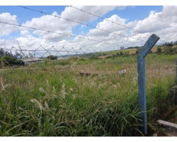 Foto de Lote nº 12, Quadra nº 06, situado na Rua Araxá, no loteamento denominado Distrito Industrial, Araxá/MG, com área de 1.642,00m², matriculado sob nº 19.533 no Registro de Imóveis de Araxá.