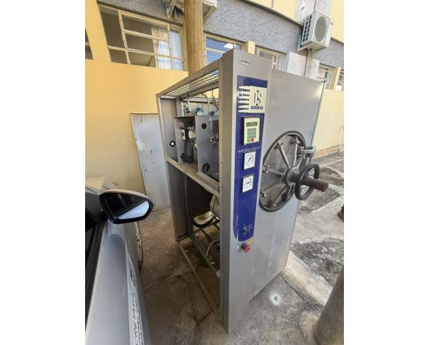 Foto de LOTE CONTENDO AUTOCLAVE, NO ESTADO EM QUE SE ENCONTRA.
