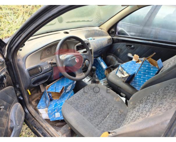 Foto de CAR/CAMINHONETE/C. ABERT, FIAT/STRADA FIRE, PRETA, GASOLINA, 2004/2005, CHASSI: 9BD27801052434748, RENAVAM: 845468669, NO ESTADO EM QUE SE ENCONTRA.
