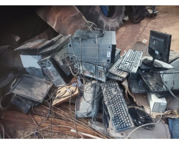 Foto de LOTE CONTENDO INFORMÁTICA E ELETRÔNICOS, NO ESTADO EM QUE SE ENCONTRA.
