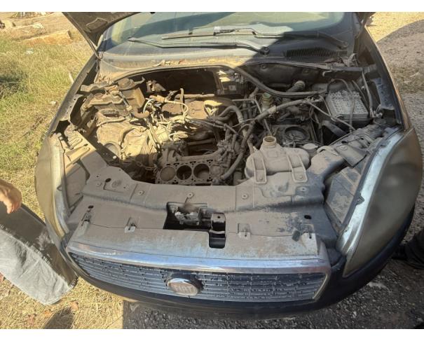 Foto de AUTOMOVEL, FIAT/LINEA ABSOLUTE DUAL, PRETA, 2009/2010, ALCOOL/GASOLINA, CHASSI: 9BD110565A1508564, RENAVAM: 00158254708, NO ESTADO EM QUE SE ENCONTRA.