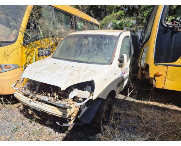 Foto de AUTOMOVEL FIAT/DOBLO ESSENCE 1.8, ALCOOL/GASOLINA, BRANCA, 2015/2016, CHASSI: 9BD11960SG1133356, RENAVAM: 01079129623, NO ESTADO EM QUE SE ENCONTRA.