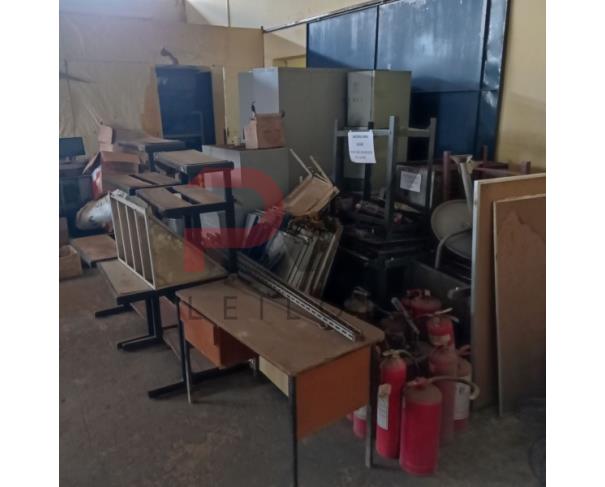 Foto de LOTE CONTENDO MOBILIÁRIOS DIVERSOS, NO ESTADO EM QUE SE ENCONTRAM. 