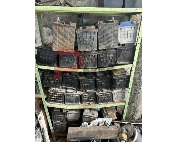 Foto de LOTE CONTENDO SUCATA DE BATERIAS, NO ESTADO EM QUE SE ENCONTRA.