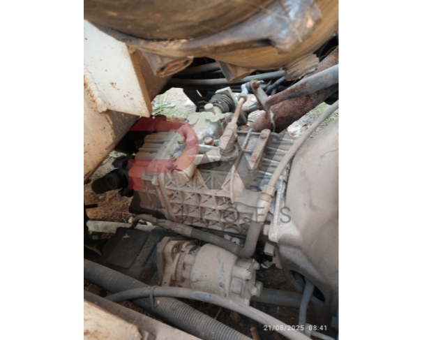 Foto de CARGA / CAMINHAO VW/8.150, 2000/2000, DIESEL, CHASSI: 9BWV2VD23YRY05528, RENAVAM: 00736861688, NO ESTADO EM QUE SE ENCONTRA. MOTOR AVARIADO. ESTA SEM UMA RODA DIANTEIRA.