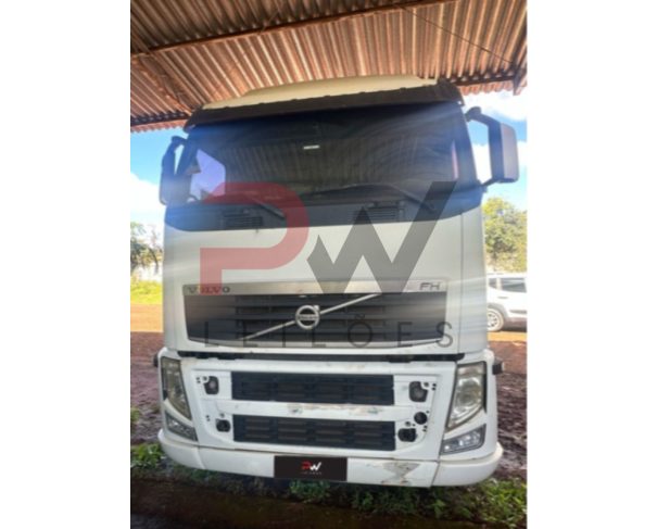 Foto de CAMINHÃO TRATOR VOLVO/FH 440 6X2 T, DIESEL, BRANCA, 2009/2010, CHASSI: ...51688, NO ESTADO EM QUE SE ENCONTRA.