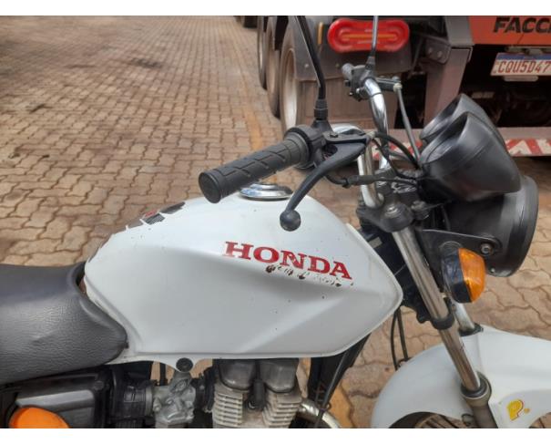 Foto de MOTOCICLETA HONDA/CG 150 JOB, GASOLINA, BRANCA, 2004/2005, NO ESTADO EM QUE SE ENCONTRA.