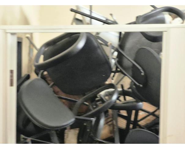 Foto de LOTE COMPOSTO POR SUCATA DE: MATERIAL HOSPITALAR, MOBILIÁRIOS, ELETRODOMÉSTICOS, CÂMARA FRIA, NO ESTADO EM QUE SE ENCONTRAM.