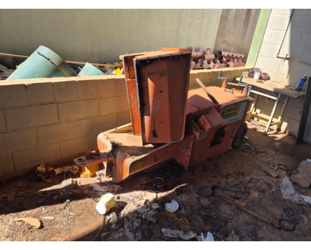 Foto de LOTE CONTENDO MÁQUINA DE MEIO-FIO (PAVIMENTAÇÃO/ACABAMENTO DE CONCRETO), MODELO IMB 900 G ECONOMIC, NO ESTADO EM QUE SE ENCONTRA.