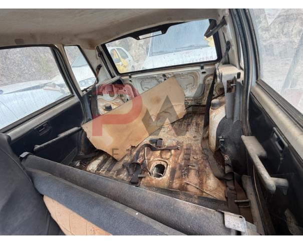 Foto de AUTOMOVEL FIAT/UNO MILLE ECONOMY, ALCOOL/GASOLINA, BRANCA, 2010/2011, CHASSI: 9BD15822AB6511899, RENAVAM: 00258635550, NO ESTADO EM QUE SE ENCONTRA.