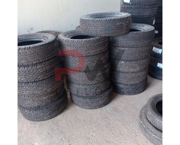 Foto de LOTE CONTENDO APROX. 29 PNEUS NOVOS SENDO: 16 PNEUS RADIAIS 265/70 R 16 DUNLOP; 10 PNEUS RADIAIS 265/70 R 16 GOODYEAR WRANGLER; 03 PNEUS RADIAIS 265/70 R 16 TOLEDO  CROSS; NO ESTADO EM QUE SE ENCONTRAM.