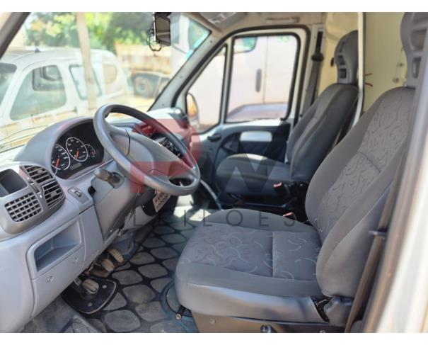 Foto de CAMINHONETE/FURGAO, FIAT/DUCATO MAXICARGO, BRANCA, 2016/2016, DIESEL, RENAVAM: 01123981003, CHASSI: 93W245G3RG2159082, NO ESTADO EM QUE SE ENCONTRA.