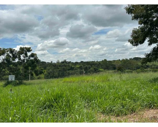Foto de Chácara 30, Quadra 05, do Chacreamento Espelho D’Água, situada na Rua F, em Abaeté/MG, com área de 1.000,00 m², matrícula nº 29.094 do CRI de Abaeté/MG.