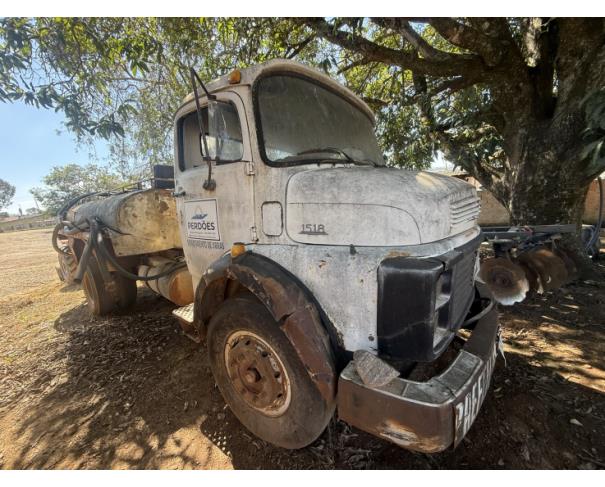 Foto de CAMINHAO, M.BENZ/L 1111, BRANCA, 1969/1969, DIESEL, CHASSI: 34400713046779, RENAVAM: 00265755000, NO ESTADO EM QUE SE ENCONTRA.