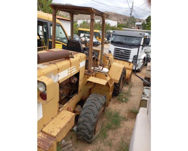Foto de PÁ CARREGADEIRA FIAT ALLIS, SÉRIE R12B 9TM0481,  NO ESTADO EM QUE SE ENCONTRA.