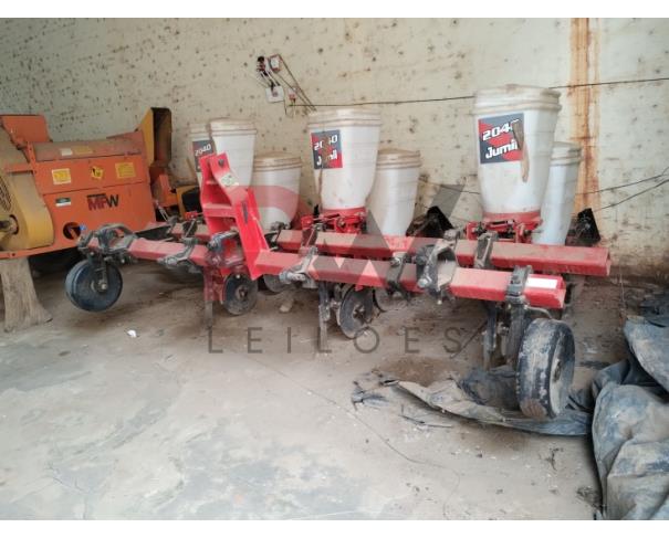 Foto de LOTE CONTENDO PLANTADEIRA E ADUBADEIRA J2-S JUMIL, NO ESTADO QUE SE ENCONTRA.
