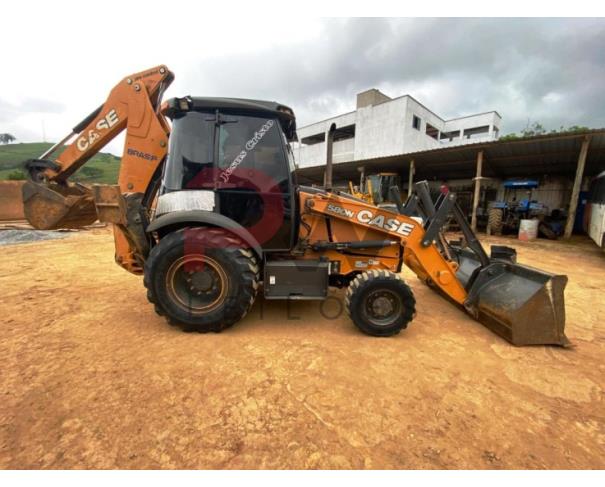 Foto de RETRO ESCAVADEIRA, CASE 580N, ANO 2019, SERIE NKAH0547, CHASSI HBZN580NLKAH20547, MOTOR 6190550, NO ESTADO EM QUE SE ENCONTRA. 