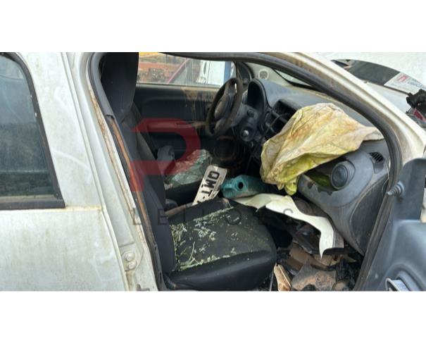 Foto de AUTOMOVEL FIAT/MOBI EASY, ALCOOL/GASOLINA, BRANCA, 2017/2018, CHASSI: ...02138, NO ESTADO EM QUE SE ENCONTRA.