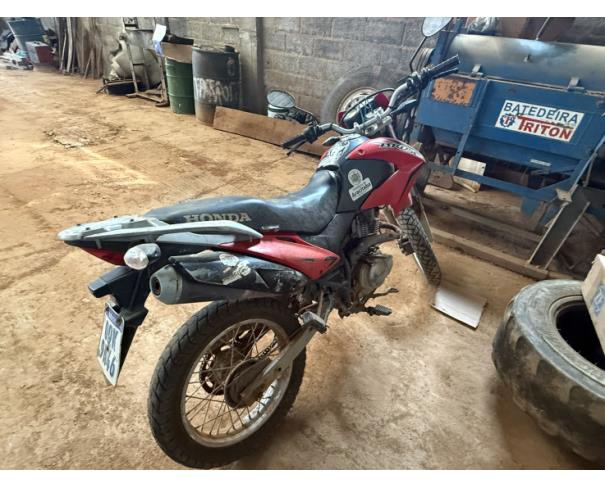 Foto de MOTOCICLETA HONDA/NXR150 BROS ESD, ALCOOL/GASOLINA, VERMELHA, 2013/2013, CHASSI: 9C2KD0540DR142840, RENAVAM: 00549613935, NO ESTADO EM QUE SE ENCONTRA.